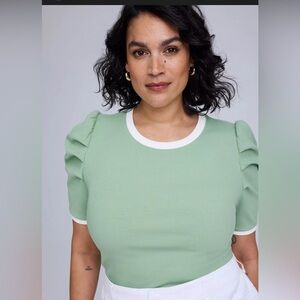 Belle Isle Ruched
Sleeve Crew Tee - Torrid NWT. MSRP $49.90